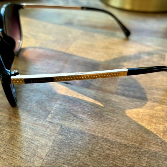 CHANEL sunglasses in original box with case - Picture 4 of 9